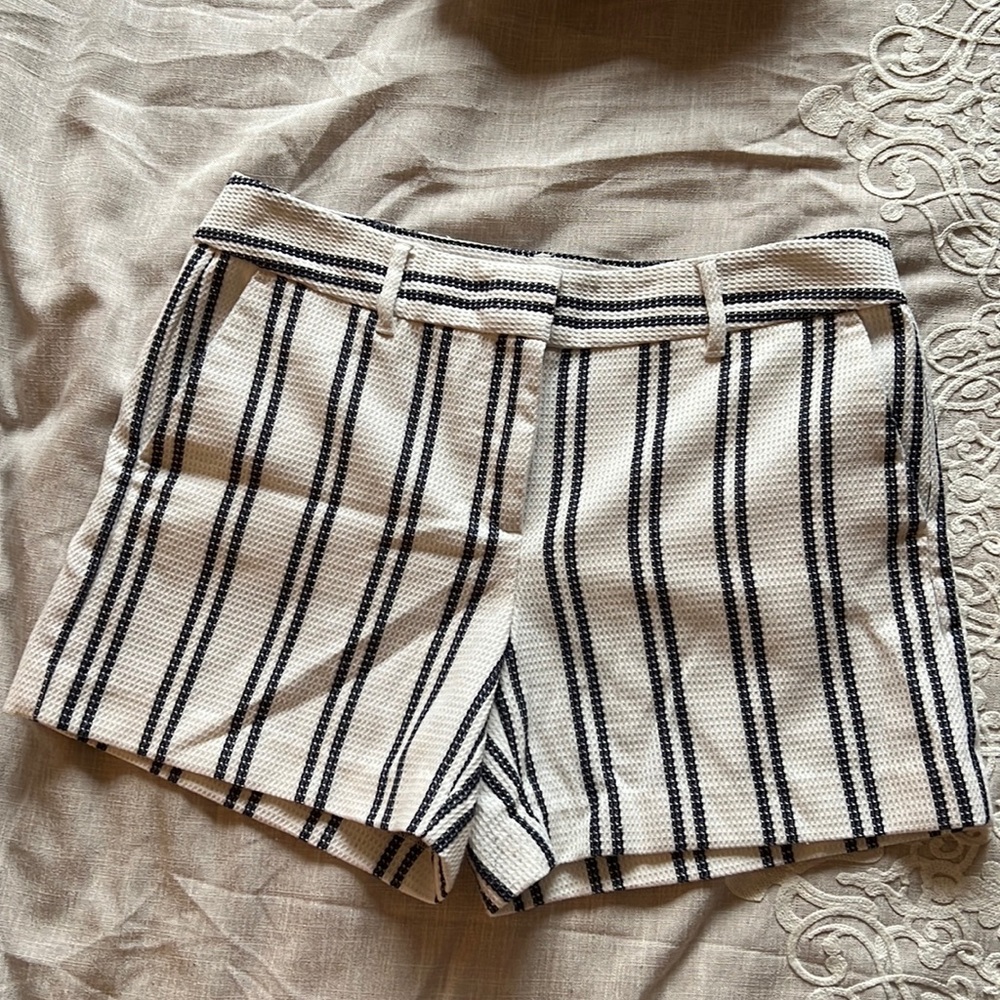ANN TAYLOR FACTORY Striped Shorts - US Size 6